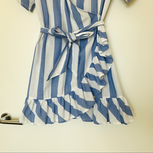 💙 Romeo+Juliet Couture Ruffle Wrap Dress - Picture 13 of 14